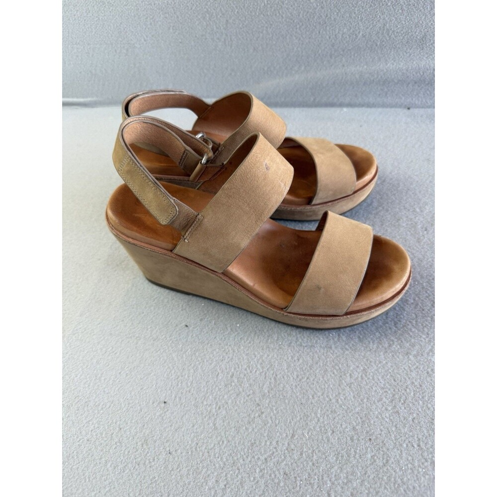 Gentle Souls  by Kenneth Cole  Hope Wedge Sandals for women  8.5